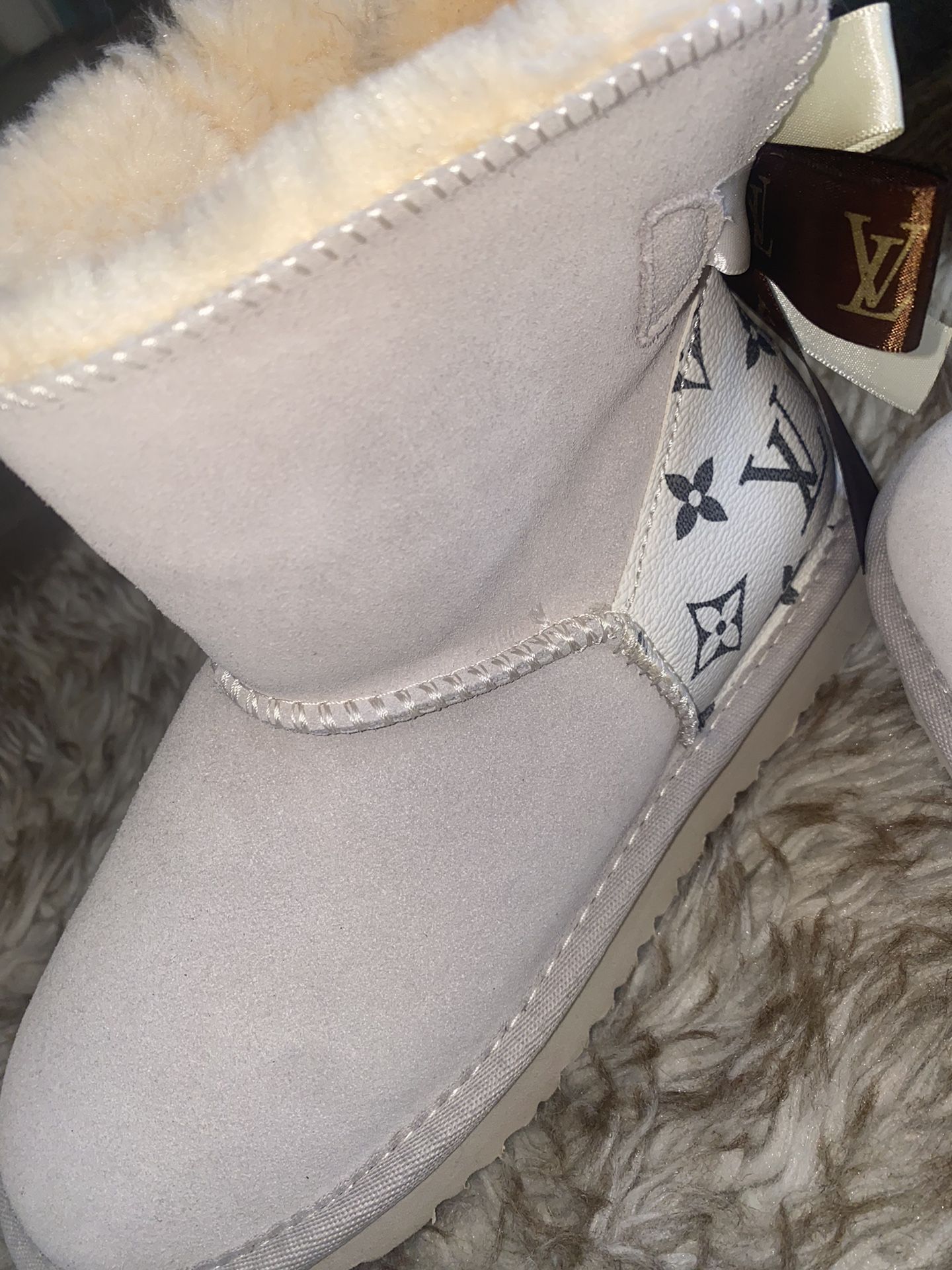 New Uggs Size 7