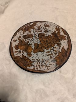 Hand-Painted Italian Maiolica Decorative Plate – Pesaro Attribution