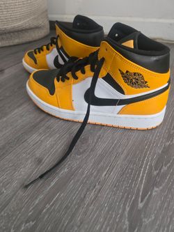 Air Jordan 1 Mid 'Reverse Yellow Toe' sz. 10