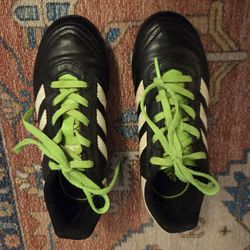 Kid's Soccer Shoes 