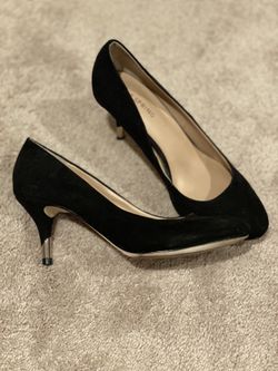 Spring size 8 black heels with gold accent 😍