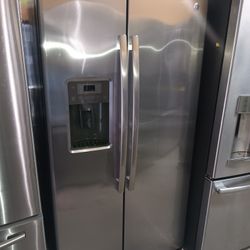 G/E Refrigerator Stainless Steel Everything Works Good 💯
