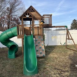 SWING SET BEAUTIFUL AND HUGE