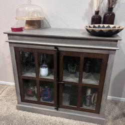 Liquor cabinet/Hutch