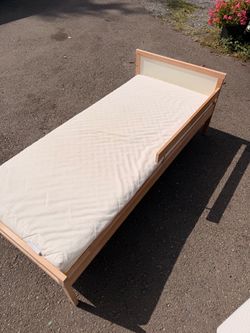 Toddler bed frame free