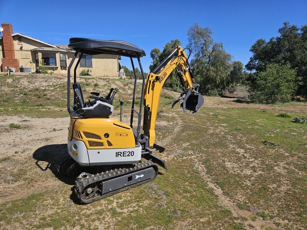 New Diesel Big Mini Excavator With Attachments