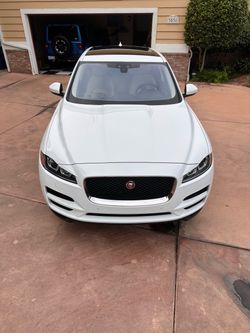 2017 Jaguar F-PACE 35t Prestige — ONLY 9,400 MILES