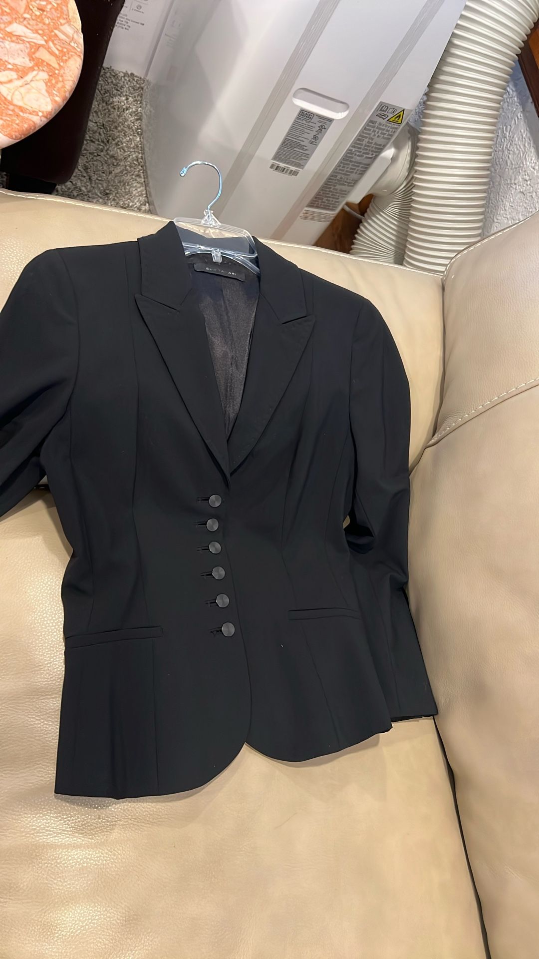 Ellieta Ari Black Suit Jacket. Sz Small