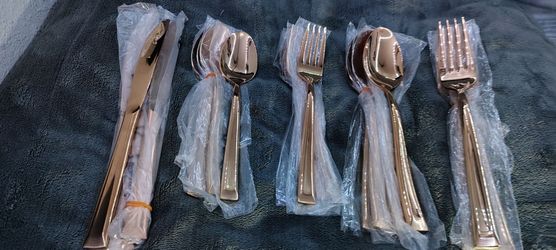 QUEARI Gold Silverware Set