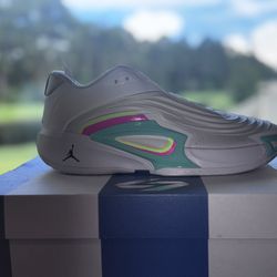 Jordan Luka 3 Brand New In Box  Men’s Size 11 Women’s Size 12.5