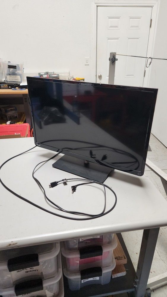 30" Toshiba TV With Remote Control