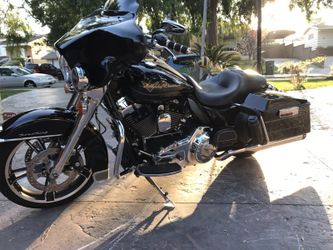2011 Harley road king $14,000
