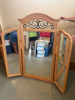 Trifold mirrors