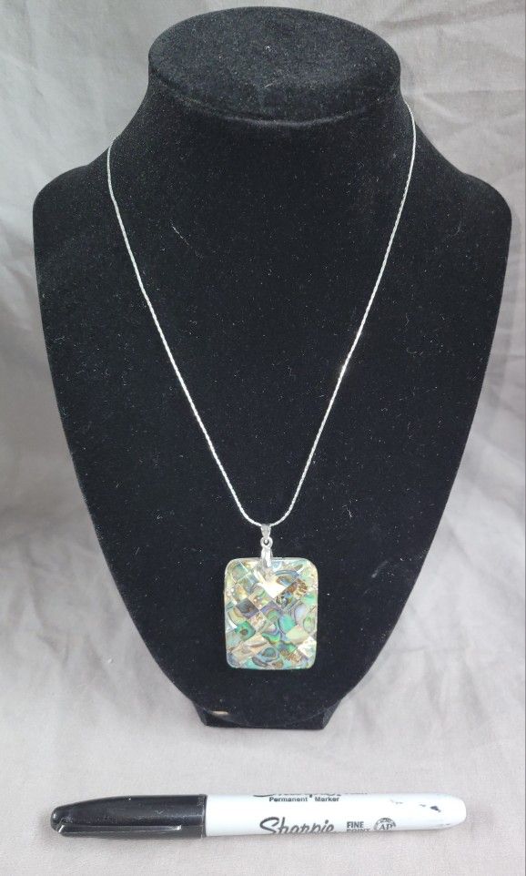 18k Gold Plated Iridescent Pendant Necklace