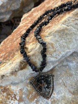 Black Tree Of Life Pendant Chips Necklace