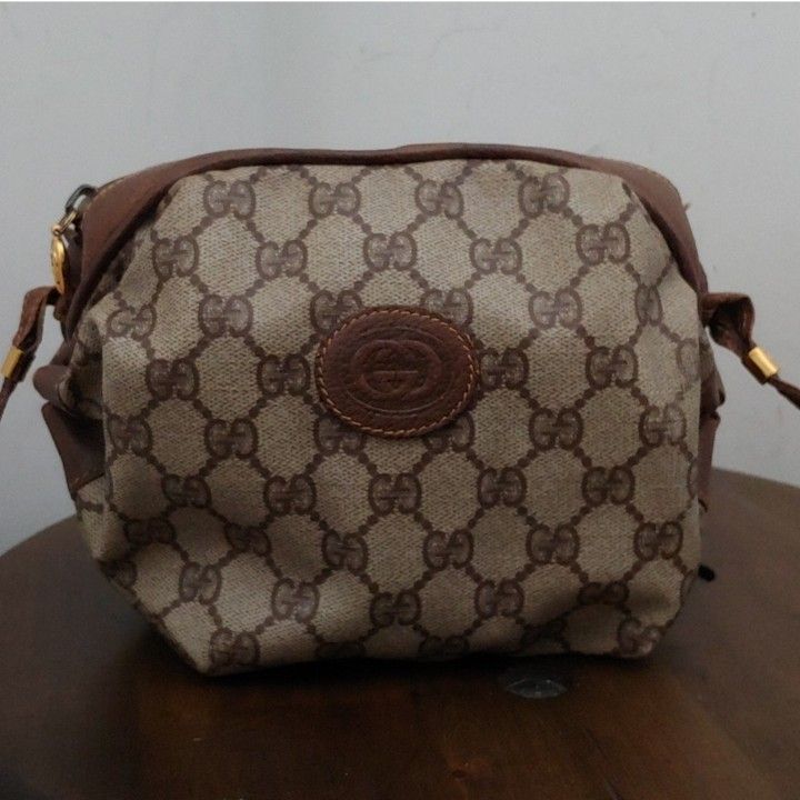 Authentic Vintage Gucci Interlocking GG Monogram Supreme Cinched Barrel Crossbody Bag