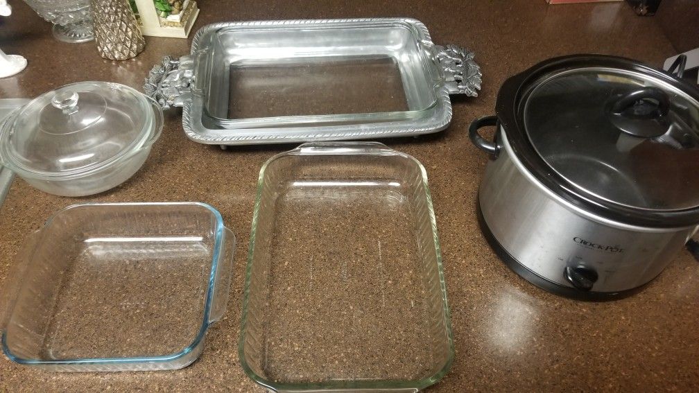 crockpot and pyrex backing dishes