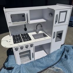 Children’s Play Kitchen Set 