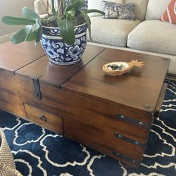 Coffee Table Chest Lots Of Storage 