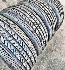 215/55-18 Brisgtone set de Tires con 80% de vida las 4