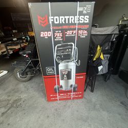 Brand New In box 27 gallon air compressor