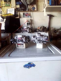 600 Holly New 600 Edelrock Very Nice Rebuilt