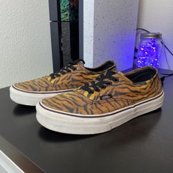 Tiger Print Vans Shoes (Men’s 7)