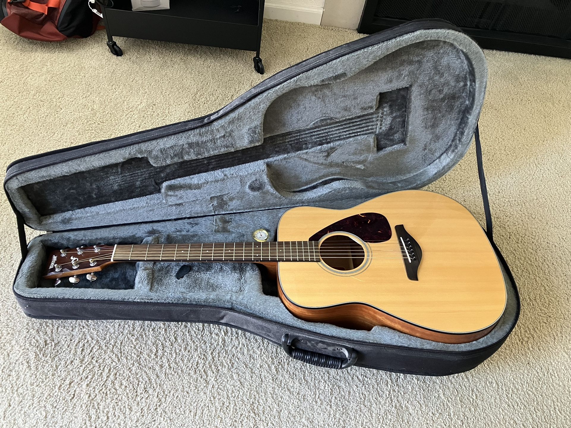 Yamaha FG700S Acoustic Guitar (with Wolfpak case)
