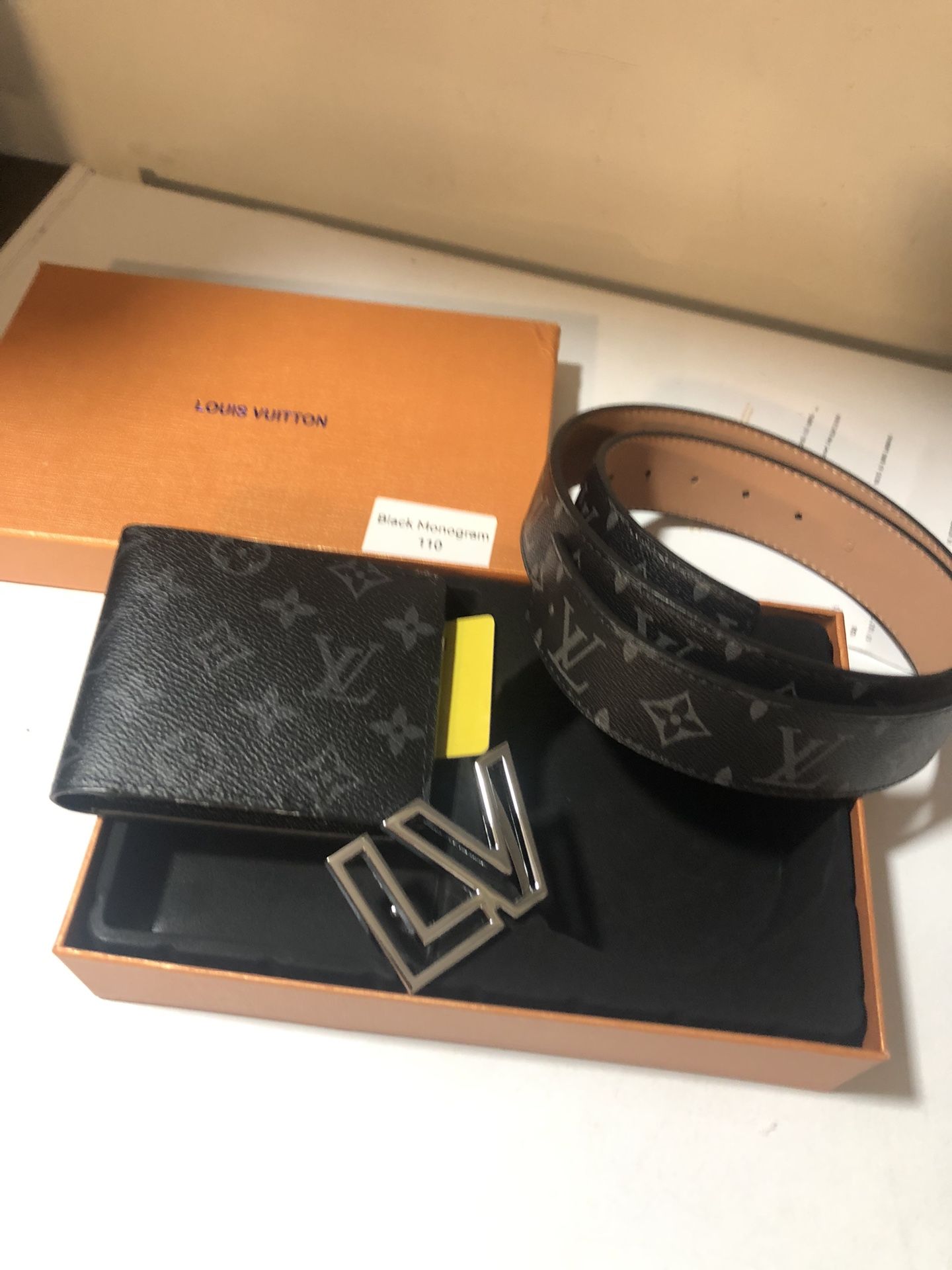 Matching wallet and belt box set. 30-42