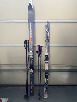 2 Sets Of Skies And Ski Gears Woman’s