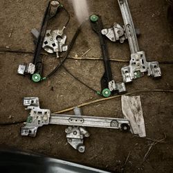 **USED ** LIKE NEW ** 05 DODGE MAGNUM WINDOW PARTS $35/$140