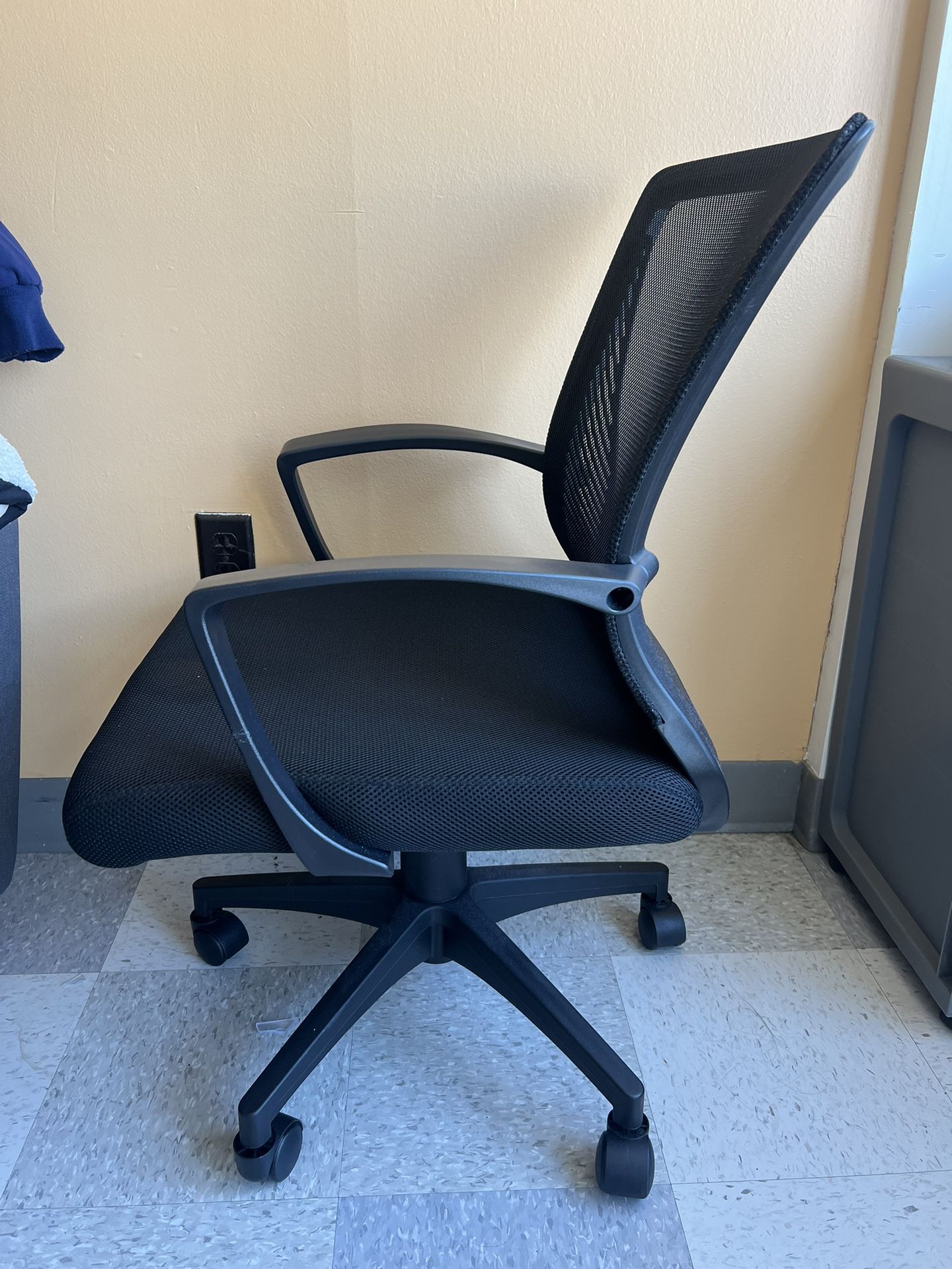 Desk chair 