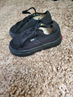 BABY VANS SOLID BLACK SIZE 4 LIKE NEW