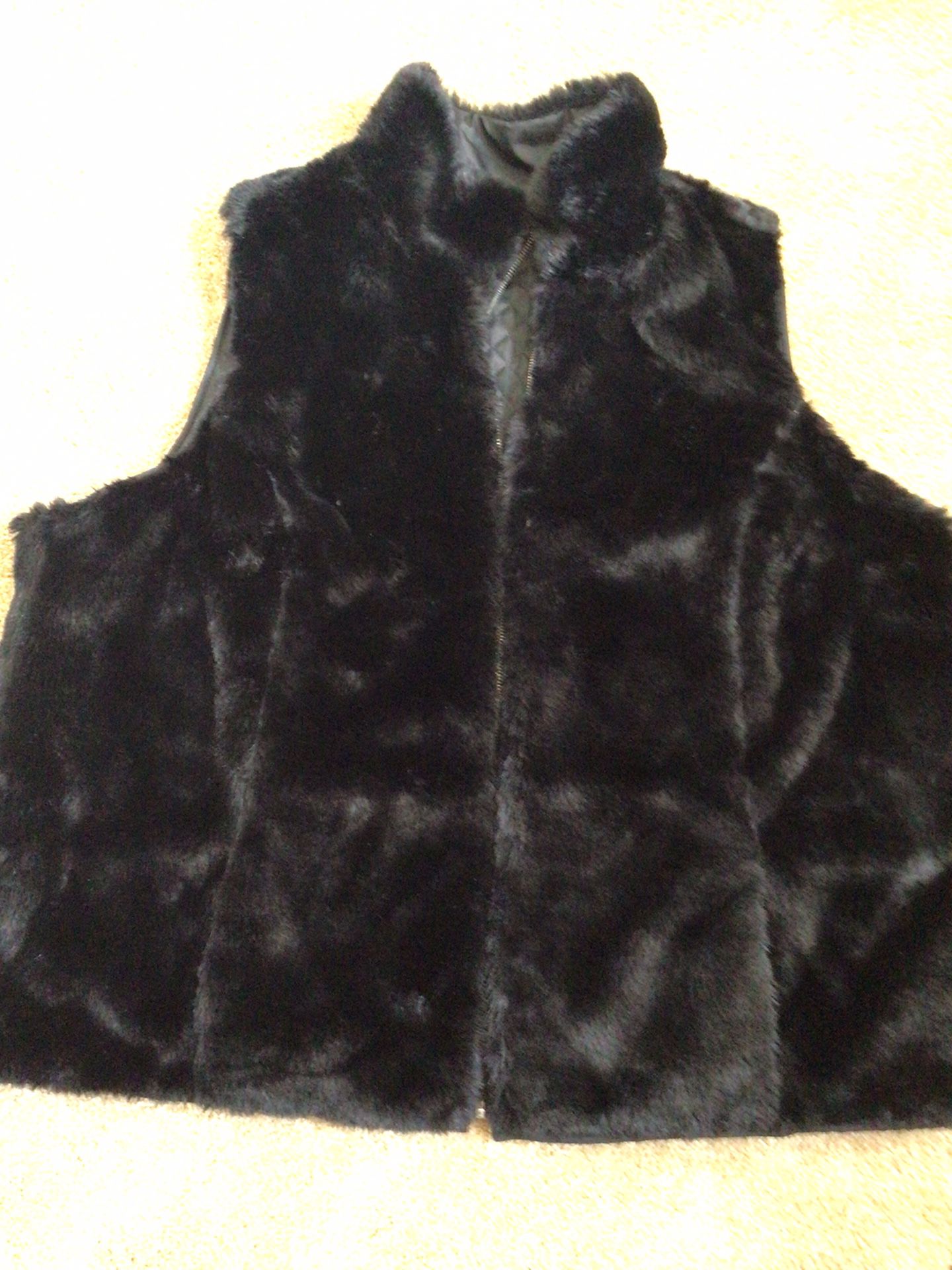 Womens Reversible Vest     Nylon Quilted/faux Fur