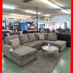 🤓 Beautiful Two Chaise Sectional 