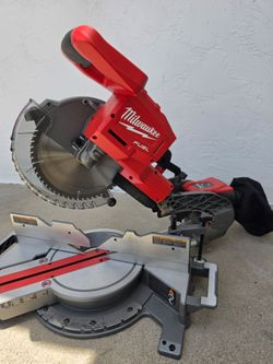 Milwaukee FUEL M18 10" Miter Saw