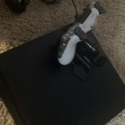 ps4 slim w cords and controller w charger
