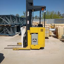 2 Fork Lifts With Chargers Make Offer