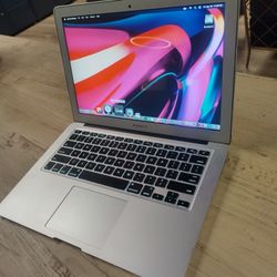 Apple MacBook Air 13 - $180 - Excellent - Thin, Light, Portable Very Dependable - $180