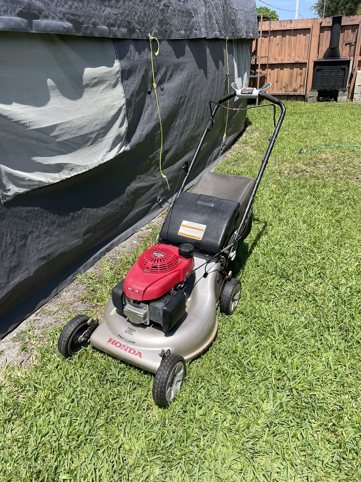 Honda Self-Propelled Lawnmower With Bagger And Mulch Option Works