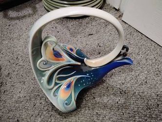 Kathy Ireland Franz Peacock Splendor tea pot. Excellent condition.