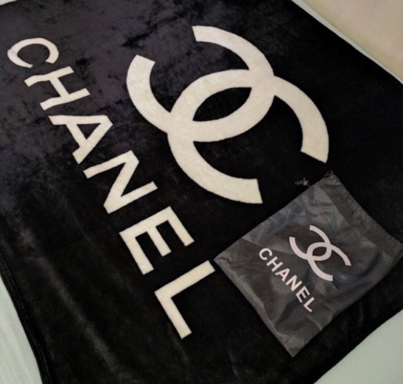 Up To 42% Off on Chanel VIP Gift Throw Blanket