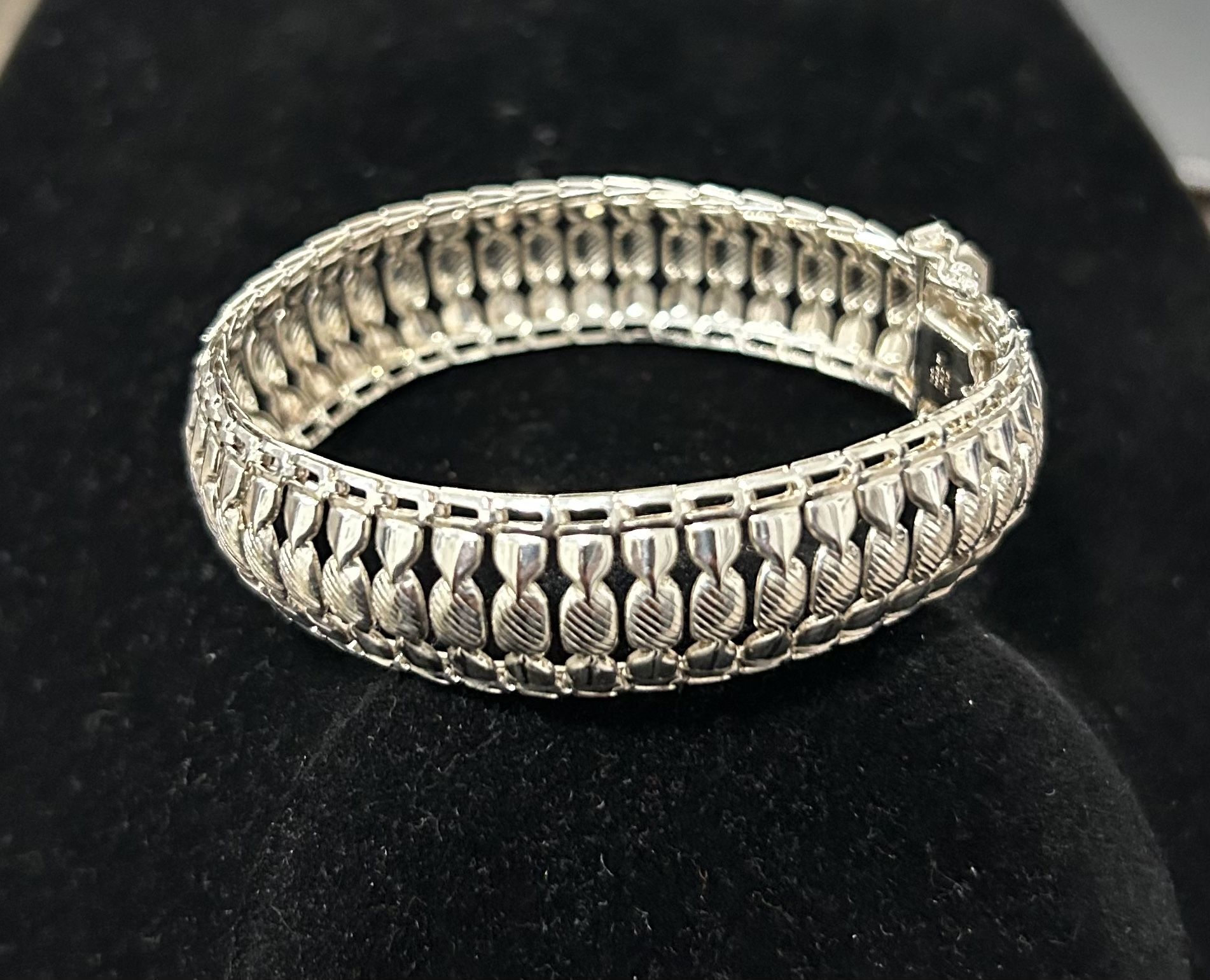 925 Sterling Silver Bracelet perfect for Valentines