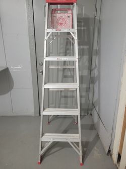 Aluminum ladder