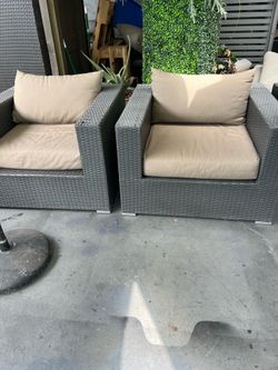 Beautiful 3-piece patio set in good condition.