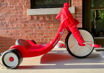Radio Flyer Junior Flyer Trike, Outdoor Toy for Kids, Ages 2-5