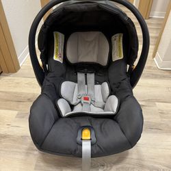 Chicco Infant Car seat And Base With Stroller Attachment 