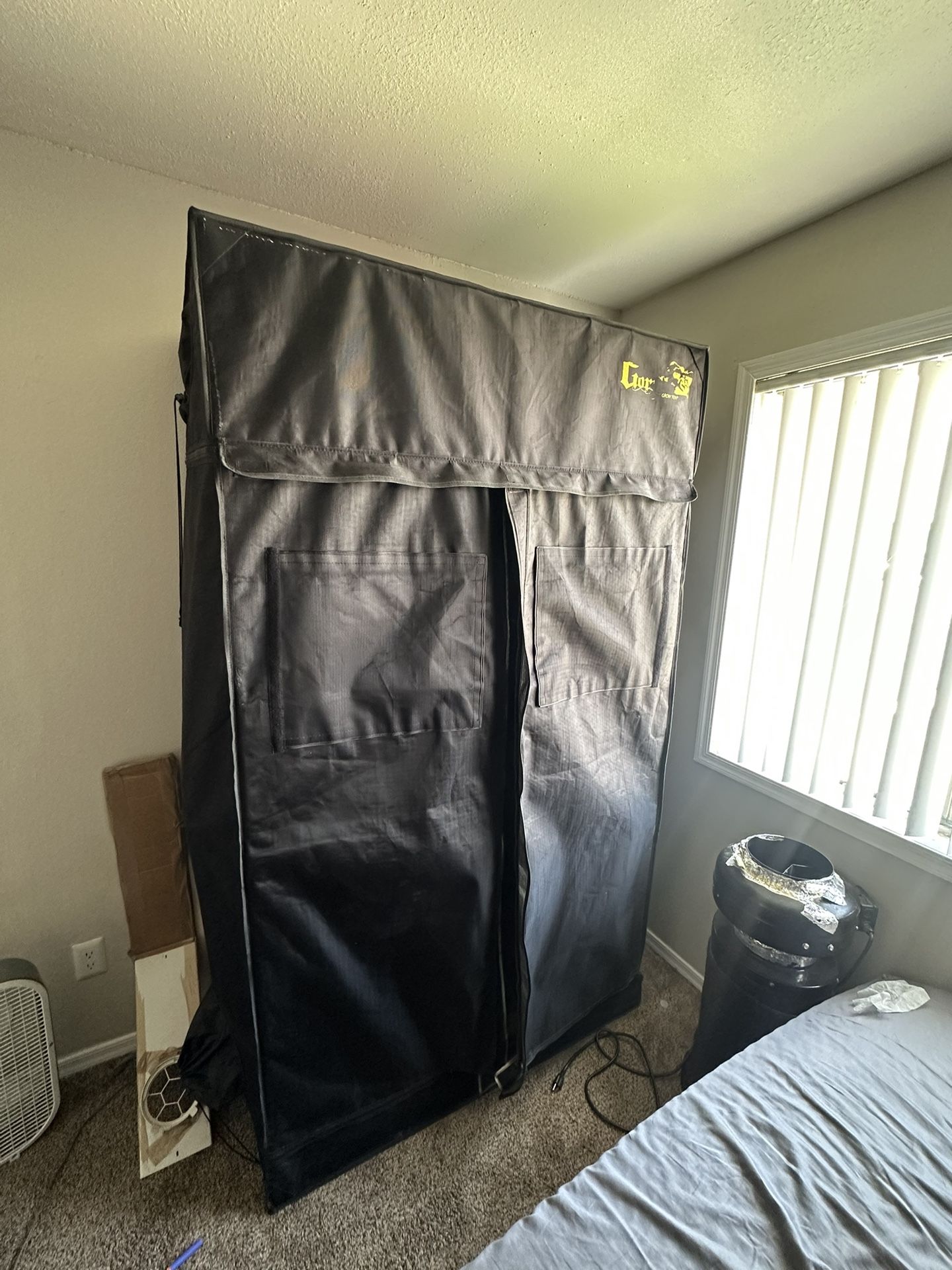 Grow tent
