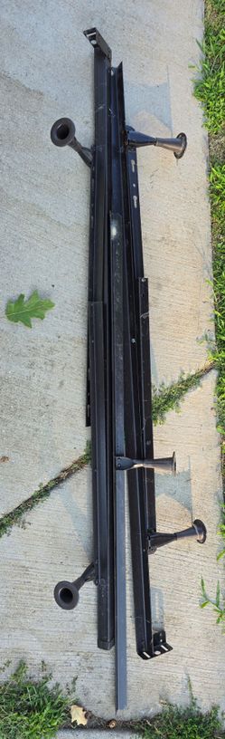 FREE Adjustable metal frame. Pick-up In Aurora.