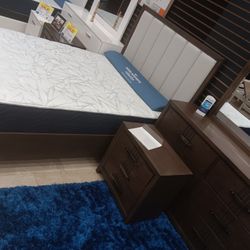 *Columbus Day Now*---Carolina Platform Storage Trendy Queen/King Bed And Dresser/Mirror Sets---From $699---Delivery And Financing 👏